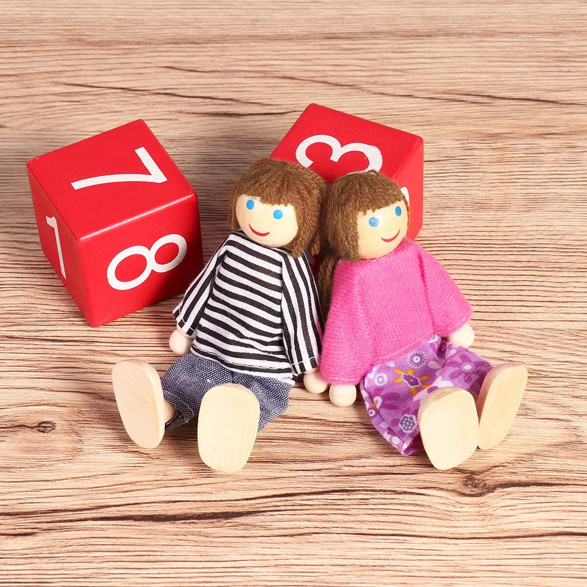 7 Pieces Wooden Dollhouse Family Figures R2486