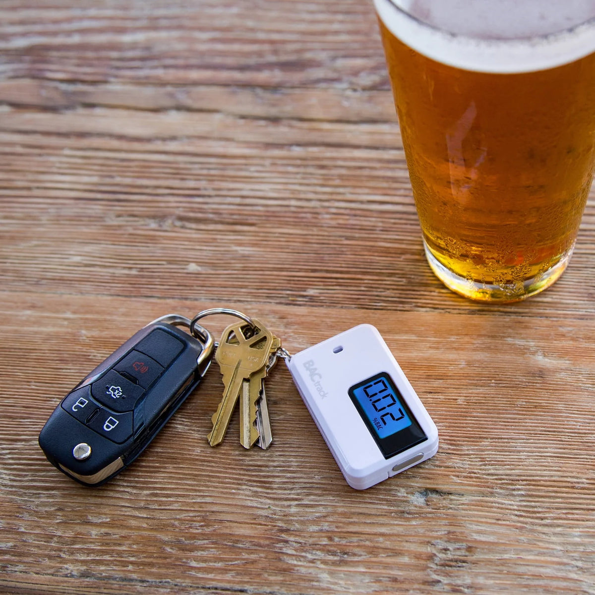 White Keychain Breathalyzer P152