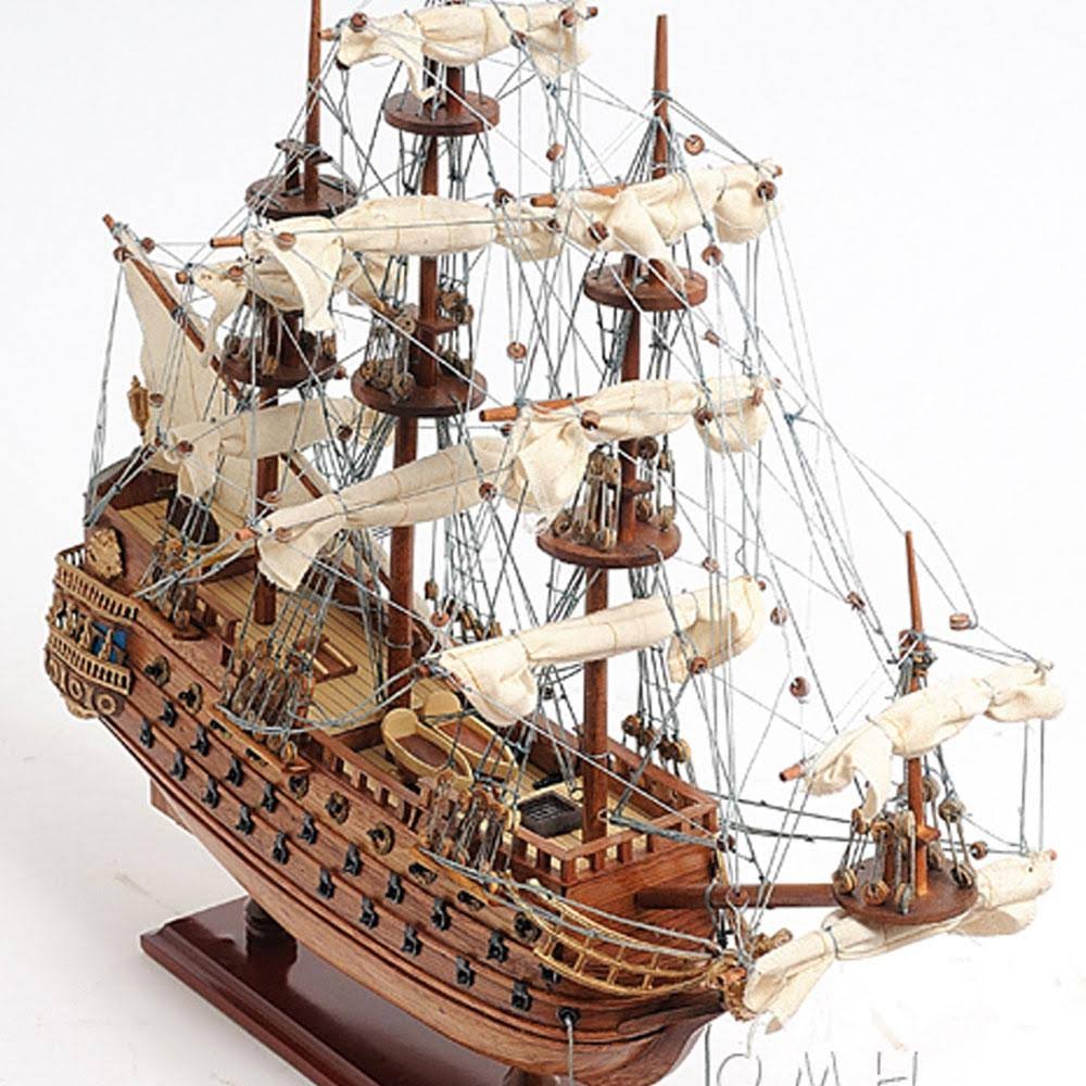 Miniature Replica Ship C7469