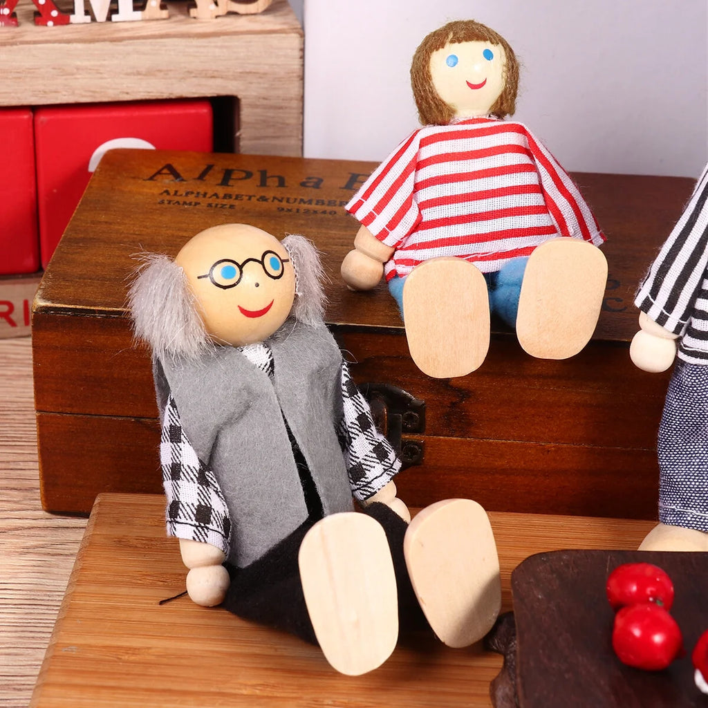 7 Pieces Wooden Dollhouse Family Figures R2486