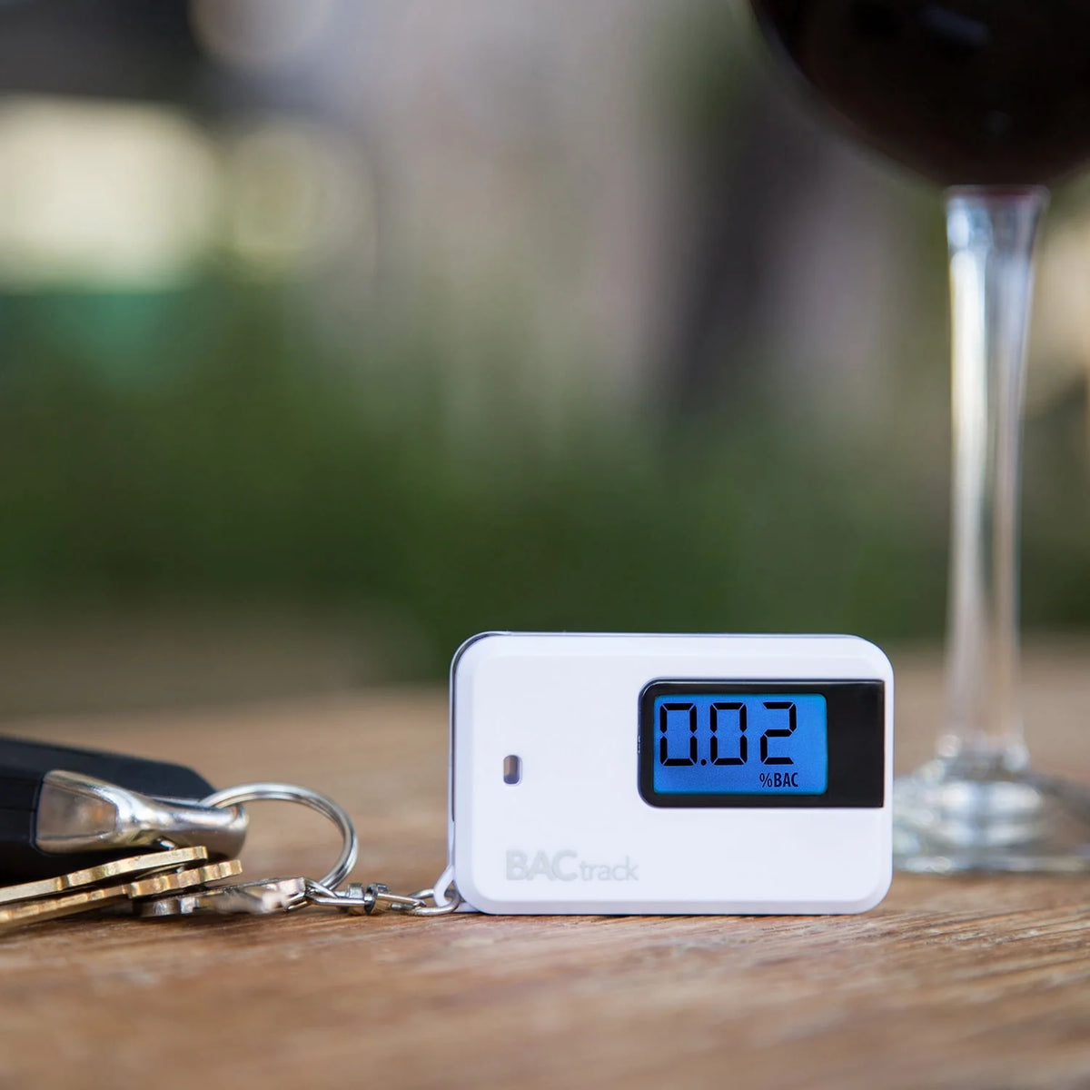 White Keychain Breathalyzer P152